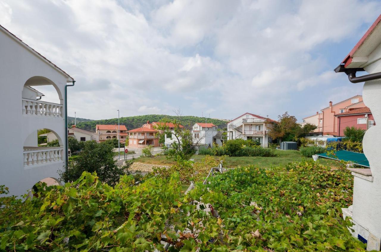 Apartments Helena Lopar Exterior photo